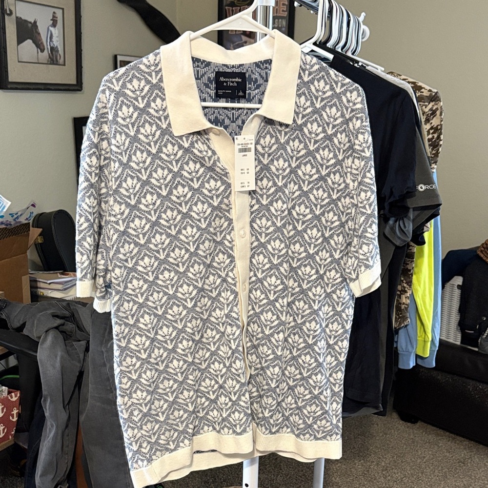 Abercrombie & Fitch Cream and Blue sweater button down